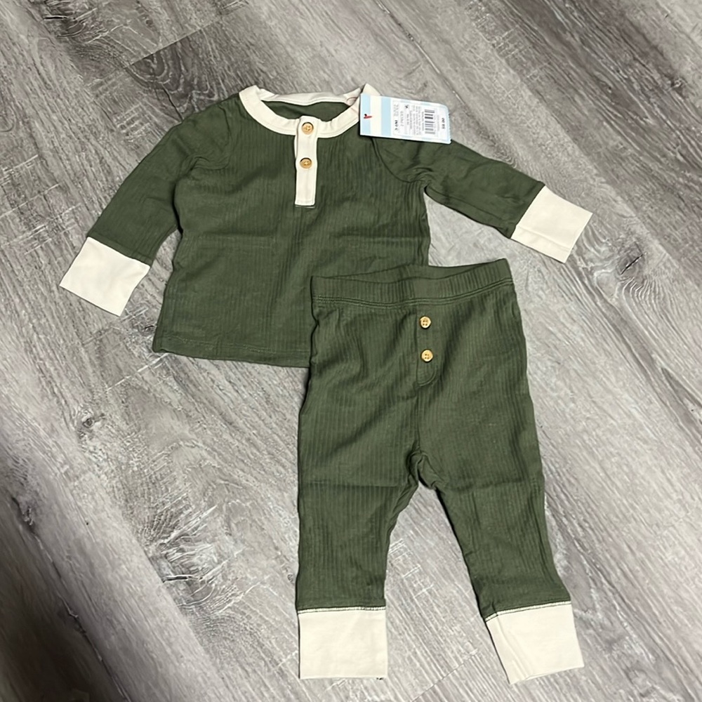 NWT 2pc outfit 3-6months